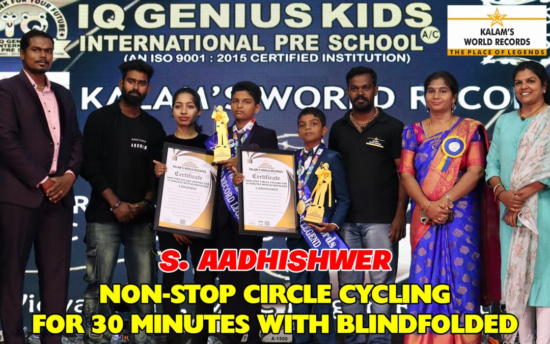 Non-Stop Circle Cycling For 30 Minutes With Blindfolded